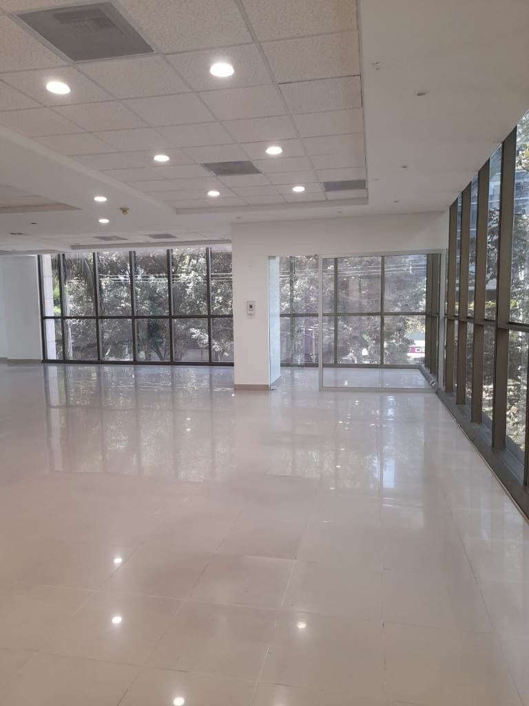 Oficina en arriendo o venta Antioquia Medellín La Aguacatala 418 m2 Habitaciones 0 Baños 4 Garajes 12 Precio venta $4200000000 Precio arriendo $41000000