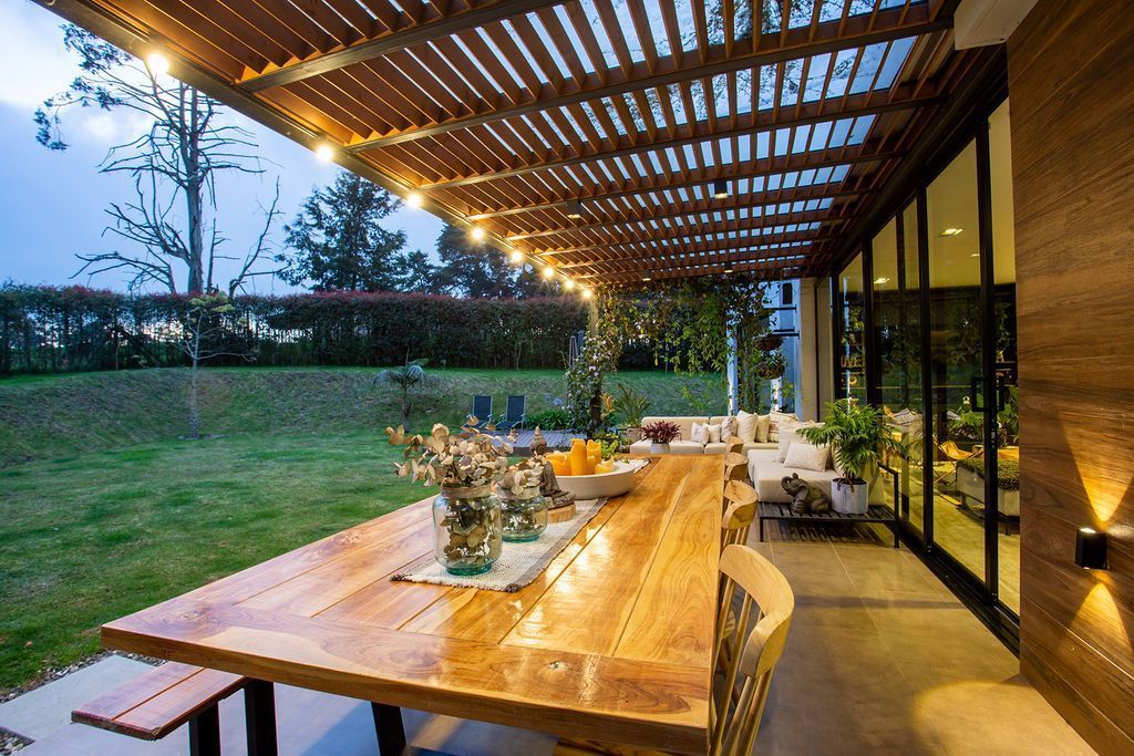 Casa en arriendo Antioquia Envigado Envigado 300 m2 Habitaciones 9 Baños 8 Garajes 7 Precio $25500000