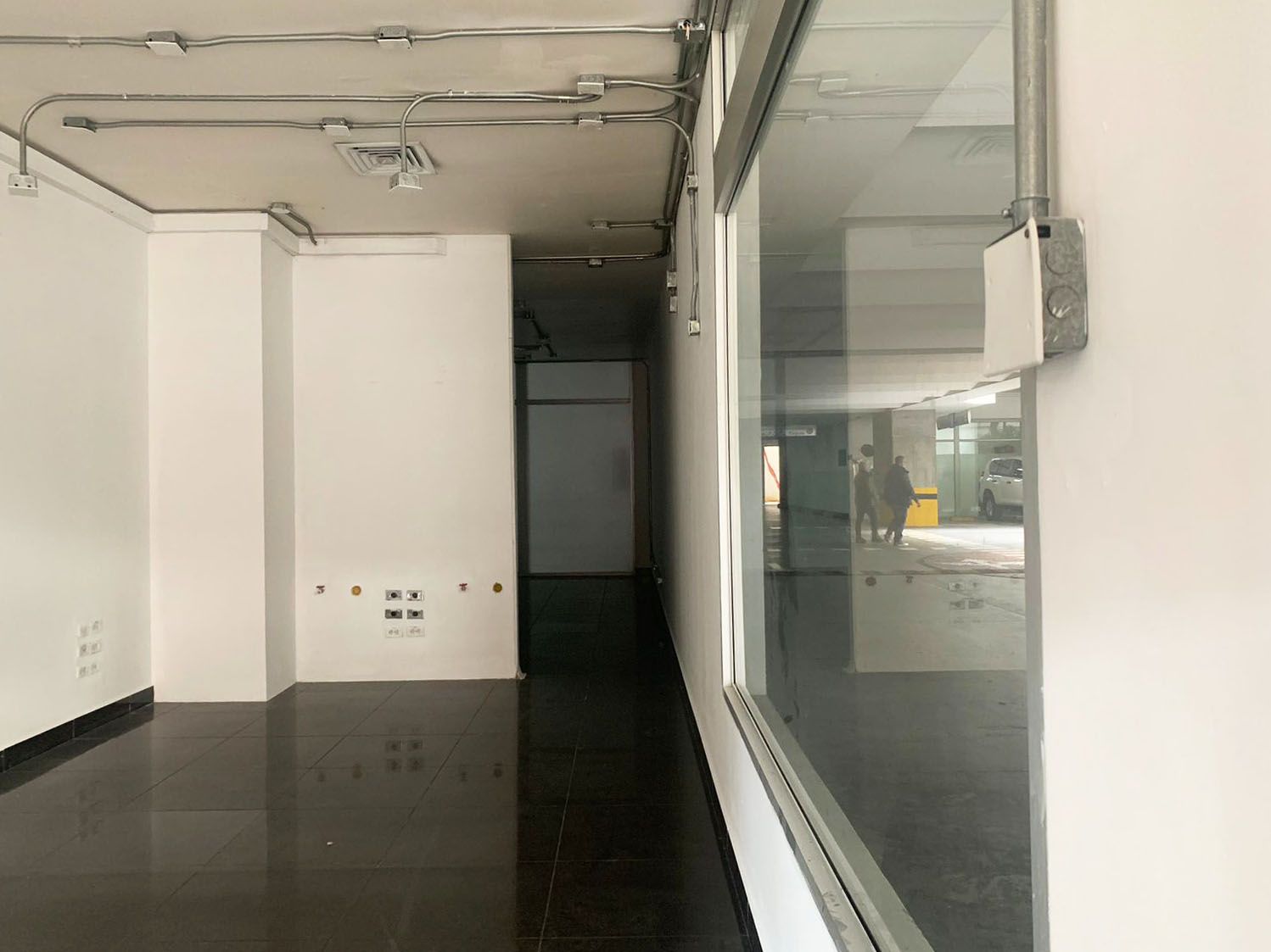 Local en arriendo Antioquia Medellín Campo Amor 40 m2 Habitaciones 0 Baños 0 Garajes 2 Precio $4300000
