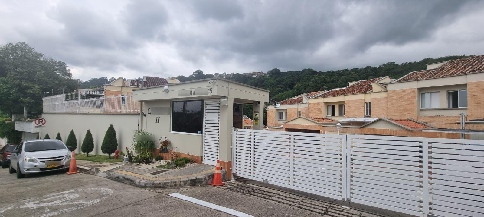 Casa en venta Santander Bucaramanga Ur Cantabria Et Ii 240 m2 Habitaciones 4 Baños 4 Garajes 5 Precio $1100000000