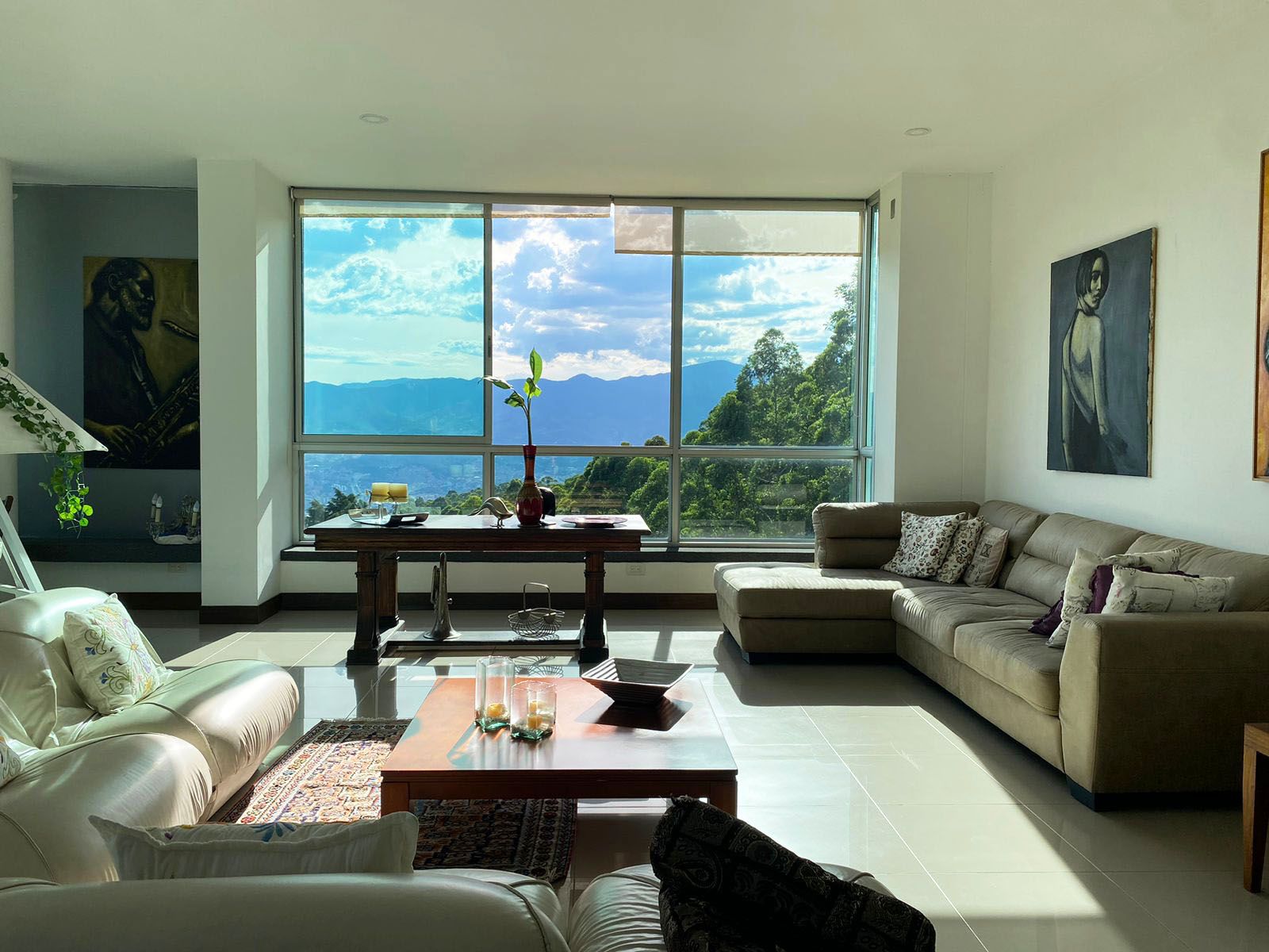 Casa en arriendo o venta Antioquia Medellín Altos Del Poblado 520 m2 Habitaciones 5 Baños 15 Garajes 3 Precio venta $5050000000 Precio arriendo $25300000