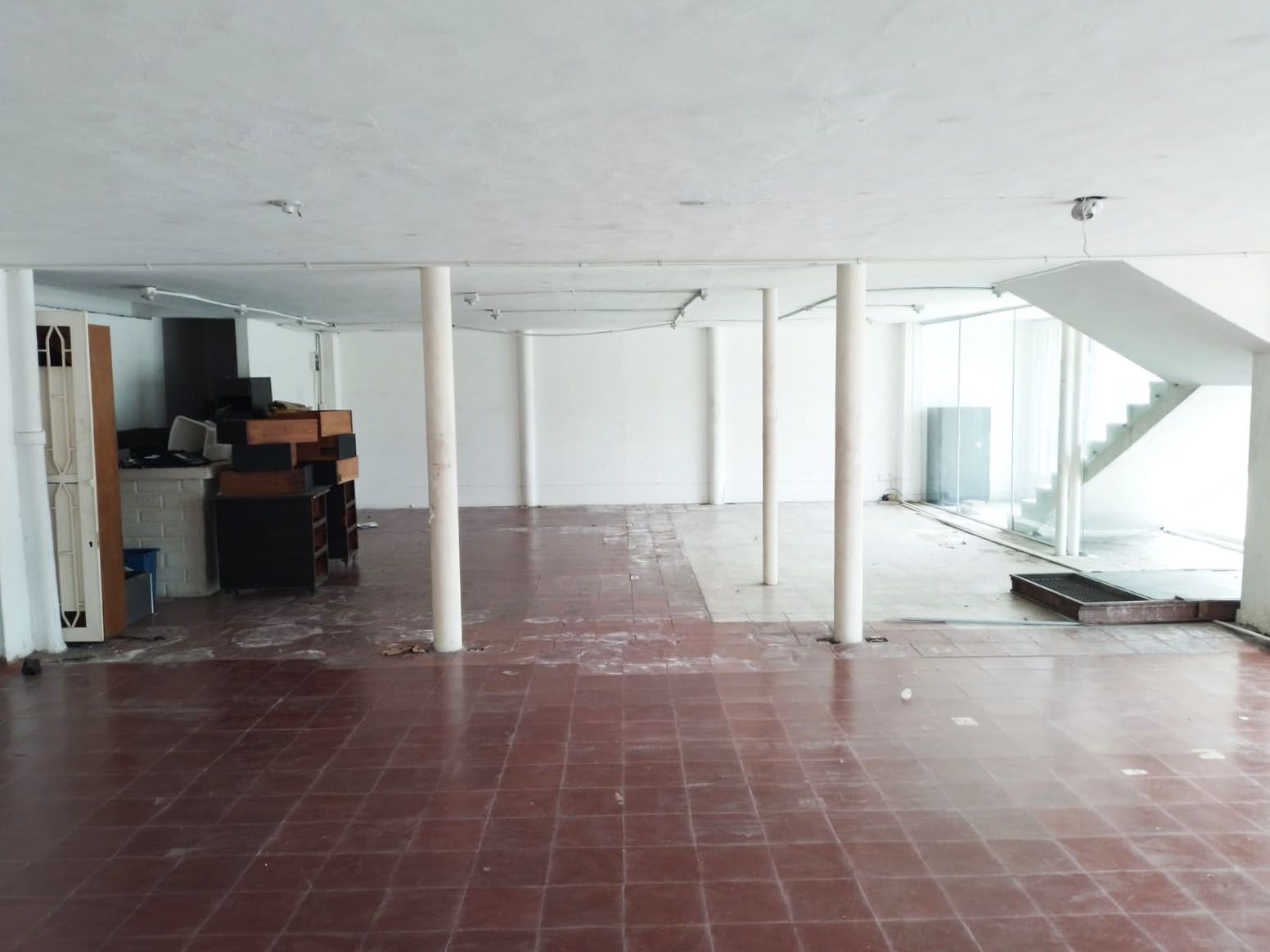 Local en arriendo Antioquia Medellín La Colina 300 m2 Habitaciones 0 Baños 4 Garajes 3 Precio $10300000