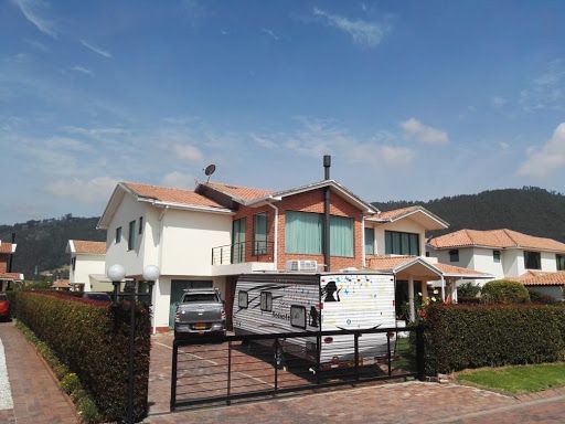 Casa en venta Cundinamarca Cajicá Vda Chuntame 346 m2 Habitaciones 4 Baños 5 Garajes 9 Precio $1500000000