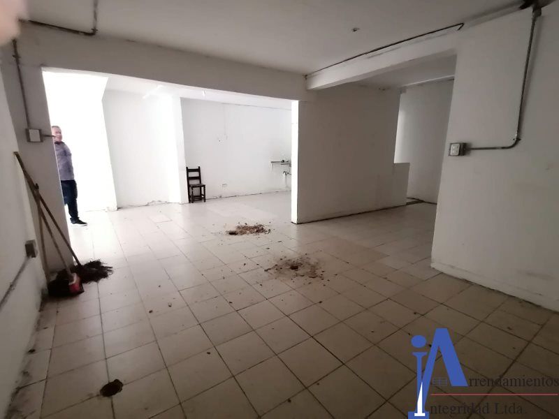 Local en arriendo Antioquia Medellín La Gloria 60 m2 Habitaciones 0 Baños 2 Garajes 0 Precio $3800000