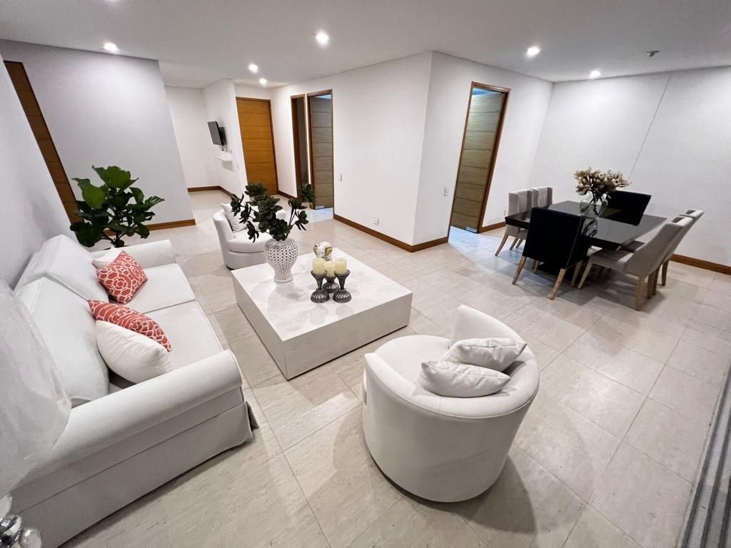 Apartamento en venta Valle Del Cauca Cali San Pedro 220 m2 Habitaciones 3 Baños 6 Garajes 10 Precio $1500000000