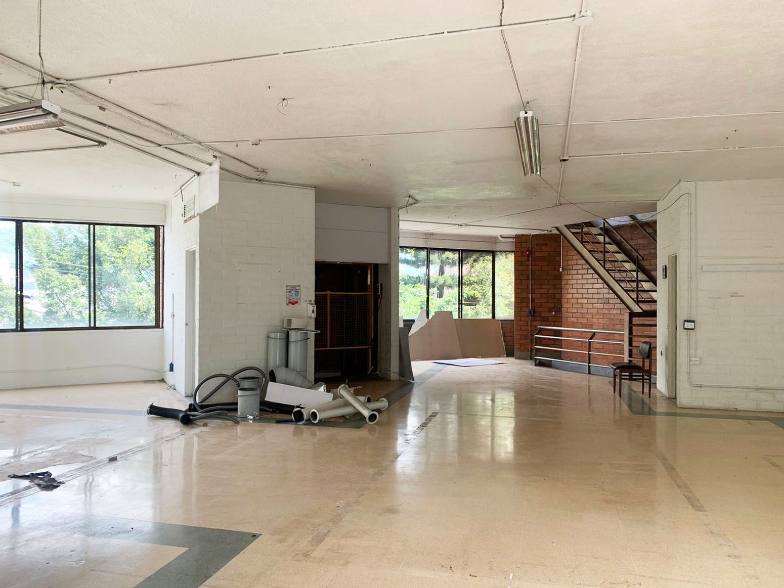 Bodega en arriendo o venta Antioquia Medellín Simesa 450 m2 Habitaciones 0 Baños 0 Garajes 12 Precio venta $2100000000 Precio arriendo $15500000