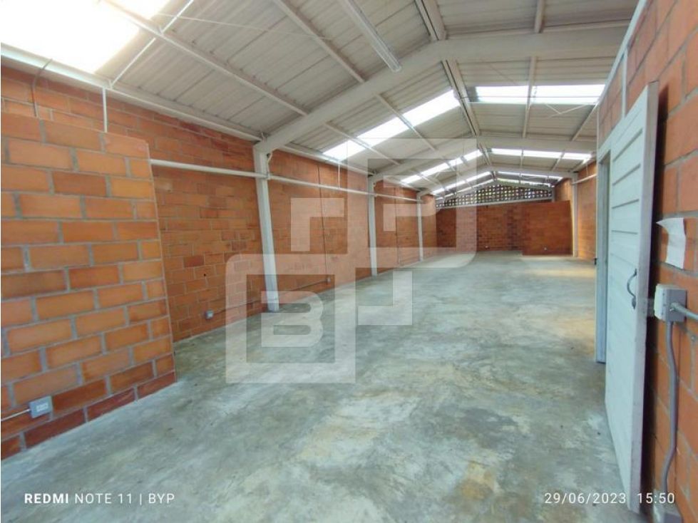 Local en arriendo Antioquia Medellín Brasilia 170 m2 Habitaciones 0 Baños 2 Garajes 2 Precio $3200000