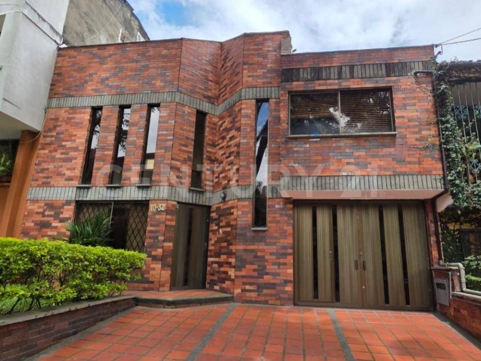 Casa en venta Valle Del Cauca Cali Santa Rita 224 m2 Habitaciones 3 Baños 3 Garajes 1 Precio $815000000
