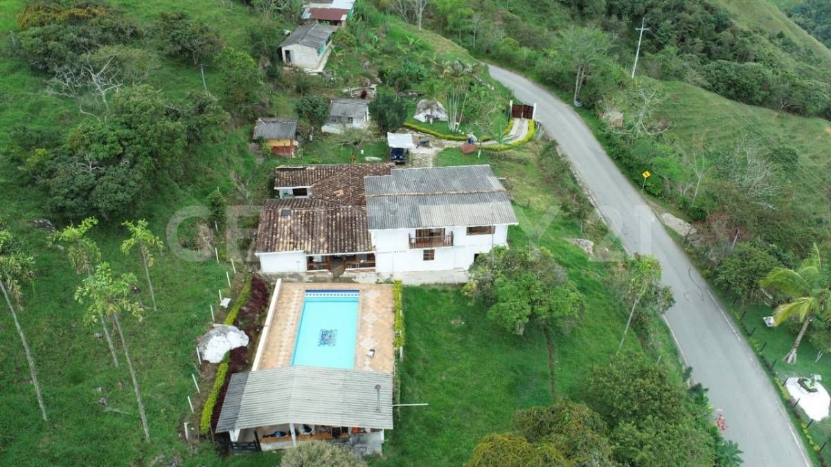 Lote en venta Antioquia Gómez Plata Gómez Plata 220 m2 Habitaciones 0 Baños 4 Garajes 9 Precio $730000000