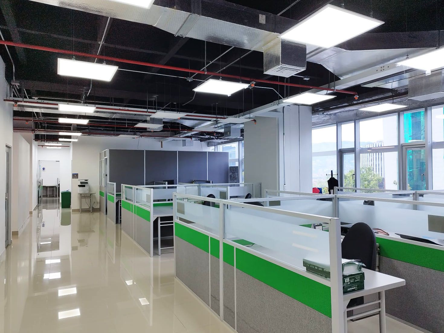 Oficina en arriendo Antioquia Medellín La Aguacatala 550 m2 Habitaciones 0 Baños 2 Garajes 12 Precio $52000000