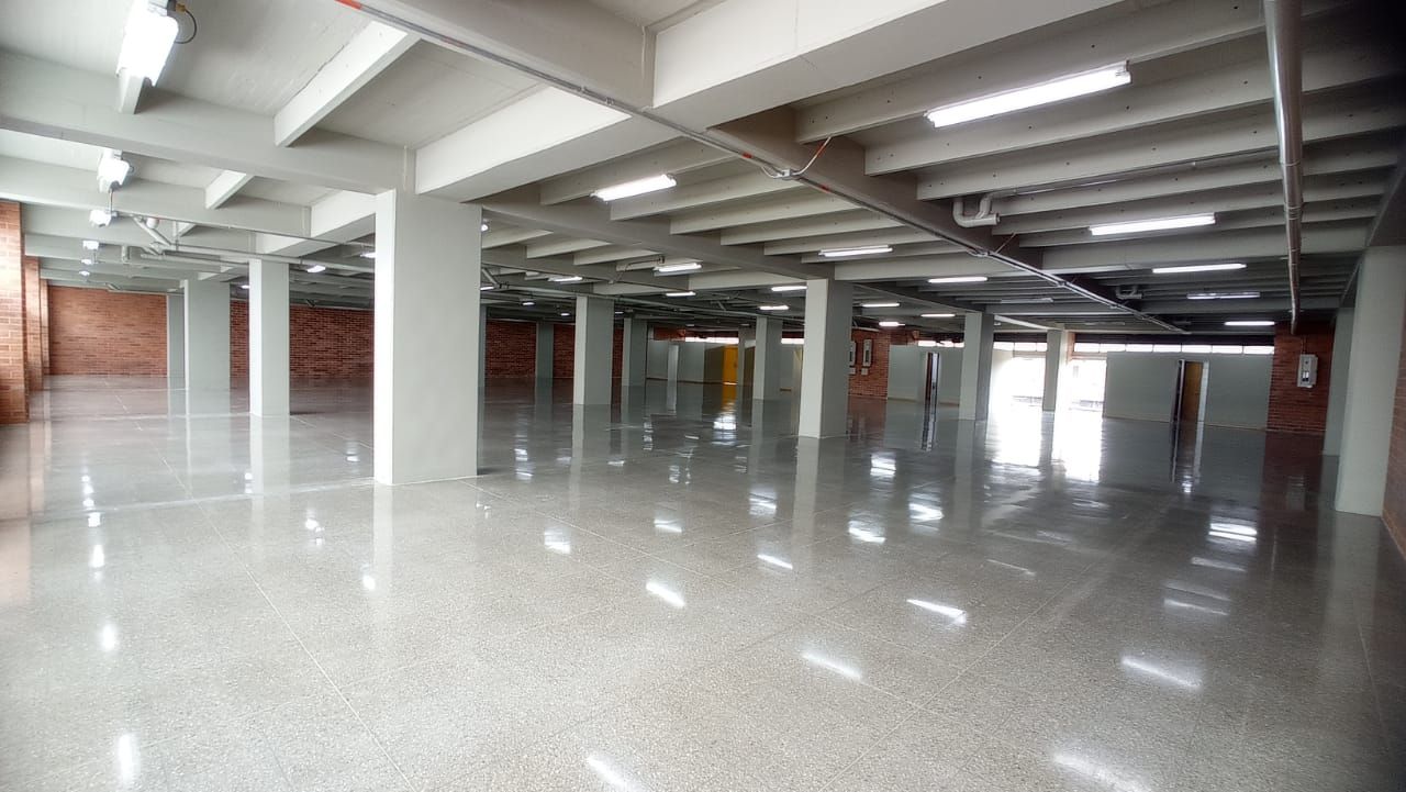 Local en arriendo Antioquia Medellín Shellmar 925 m2 Habitaciones 0 Baños 8 Garajes 10 Precio $67700000
