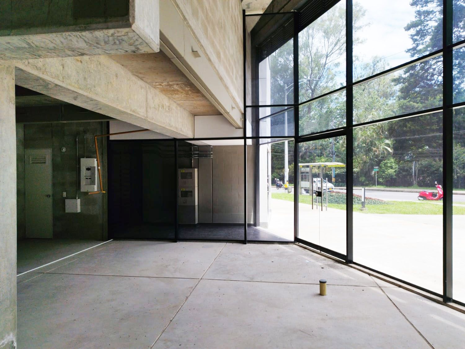 Local en arriendo Antioquia Medellín Las Lomas No1 115 m2 Habitaciones 0 Baños 10 Garajes 8 Precio $16000000