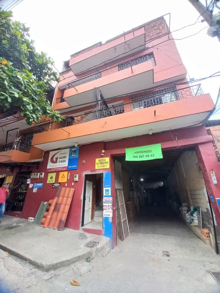Bodega en arriendo Antioquia Medellín Castilla 240 m2 Habitaciones 0 Baños 0 Garajes 1 Precio $6000000