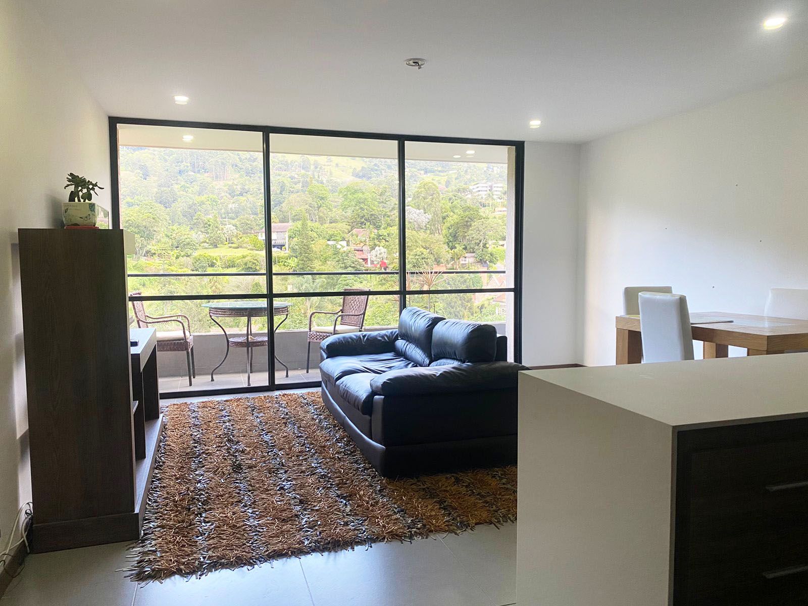Apartamento en arriendo Antioquia Envigado Asd 84 m2 Habitaciones 2 Baños 4 Garajes 2 Precio $4200000