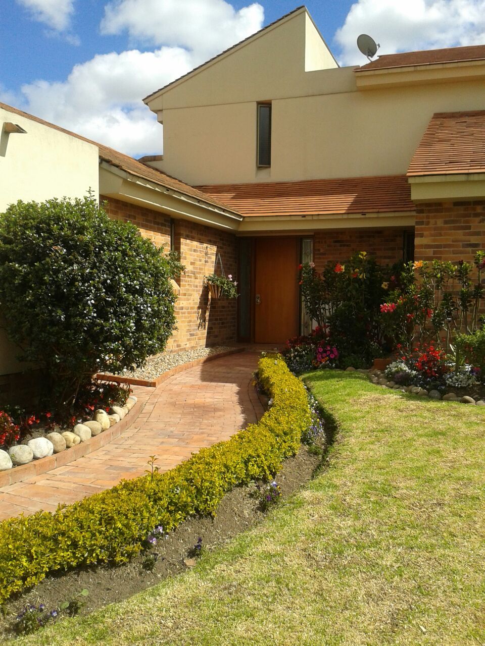 Casa Campestre en arriendo o venta Cundinamarca Cota Cota 900 m2 Habitaciones 5 Baños 8 Garajes 5 Precio venta $1490000000 Precio arriendo $10027000