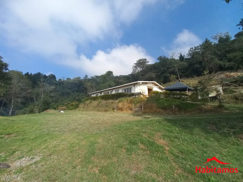 Finca en venta Antioquia Medellín Palermo 21000 m2 Habitaciones 7 Baños 5 Garajes 6 Precio $3000000000