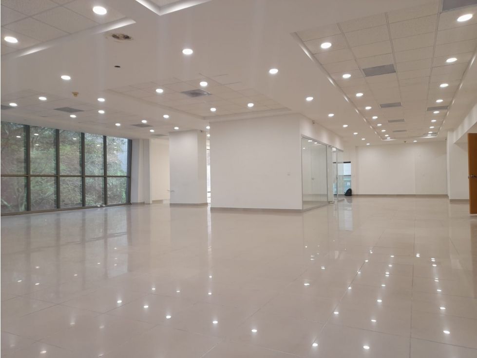 Oficina en arriendo o venta Antioquia Medellín Alejandria 421 m2 Habitaciones 0 Baños 4 Garajes 10 Precio venta $4400000000 Precio arriendo $40000000