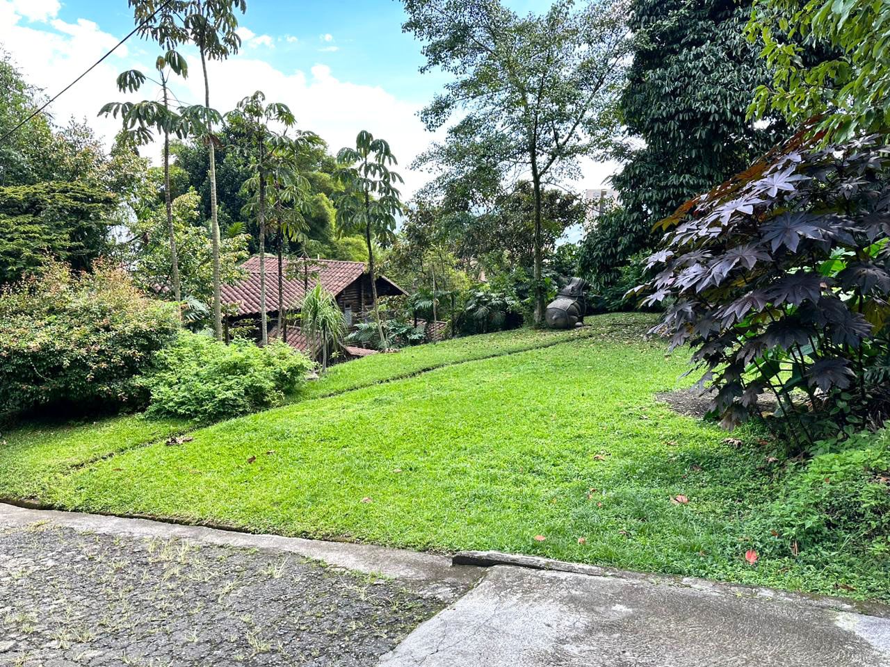 Lote en venta Antioquia Medellín Altos Del Poblado 492 m2 Habitaciones 0 Baños 0 Garajes 1 Precio $1240000000