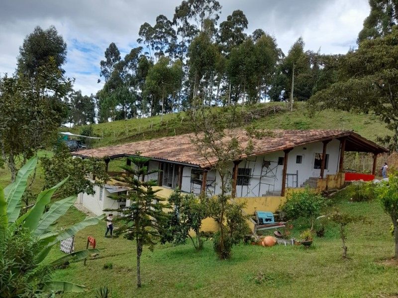 Finca en venta Antioquia Guarne Guarne 200 m2 Habitaciones 7 Baños 6 Garajes 1 Precio $550000000