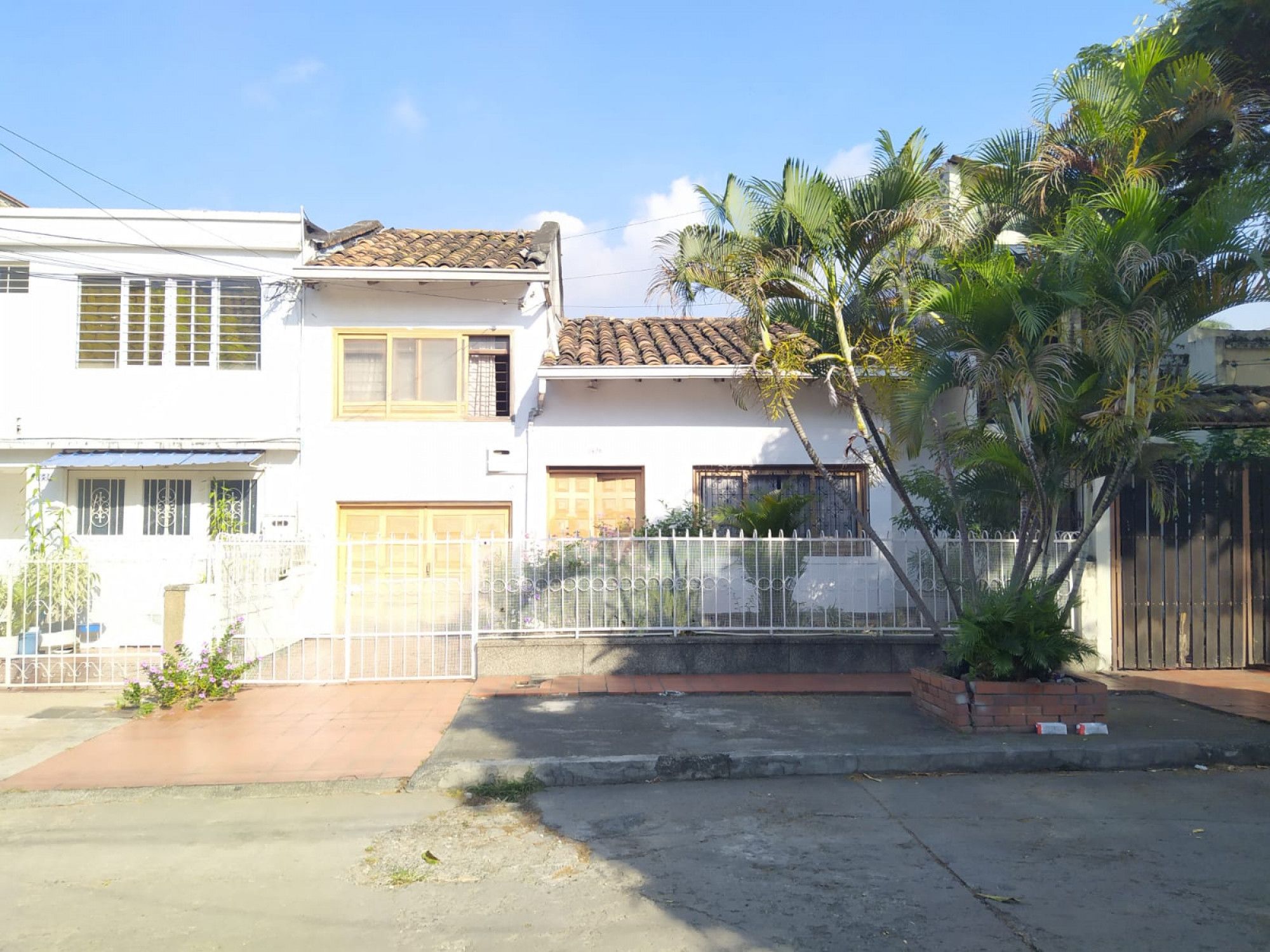 Casa en venta Valle Del Cauca Cali El Cedro 190 m2 Habitaciones 3 Baños 2 Garajes 2 Precio $500000000