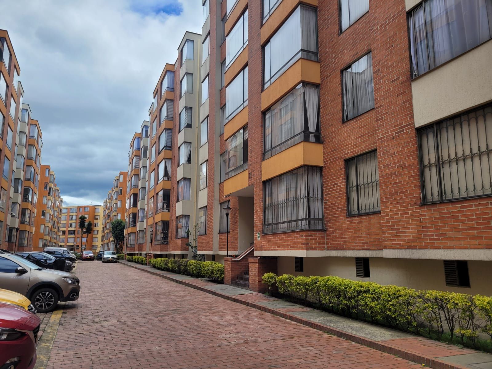 Apartamento en arriendo Cundinamarca Bogotá Capellanía 67 m2 Habitaciones 3 Baños 2 Garajes 2 Precio $2400000