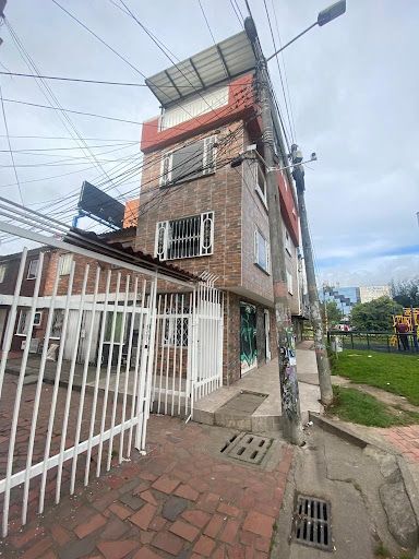Casa en venta Cundinamarca Bogotá Lombardía 144 m2 Habitaciones 6 Baños 8 Garajes 0 Precio $550000000