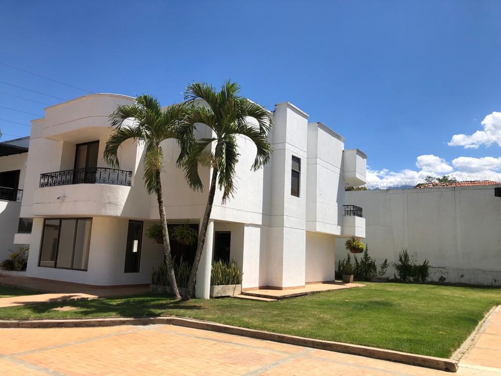 Casa en venta Valle Del Cauca Cali Parcelaciones Pance 380 m2 Habitaciones 3 Baños 5 Garajes 4 Precio $1200000000