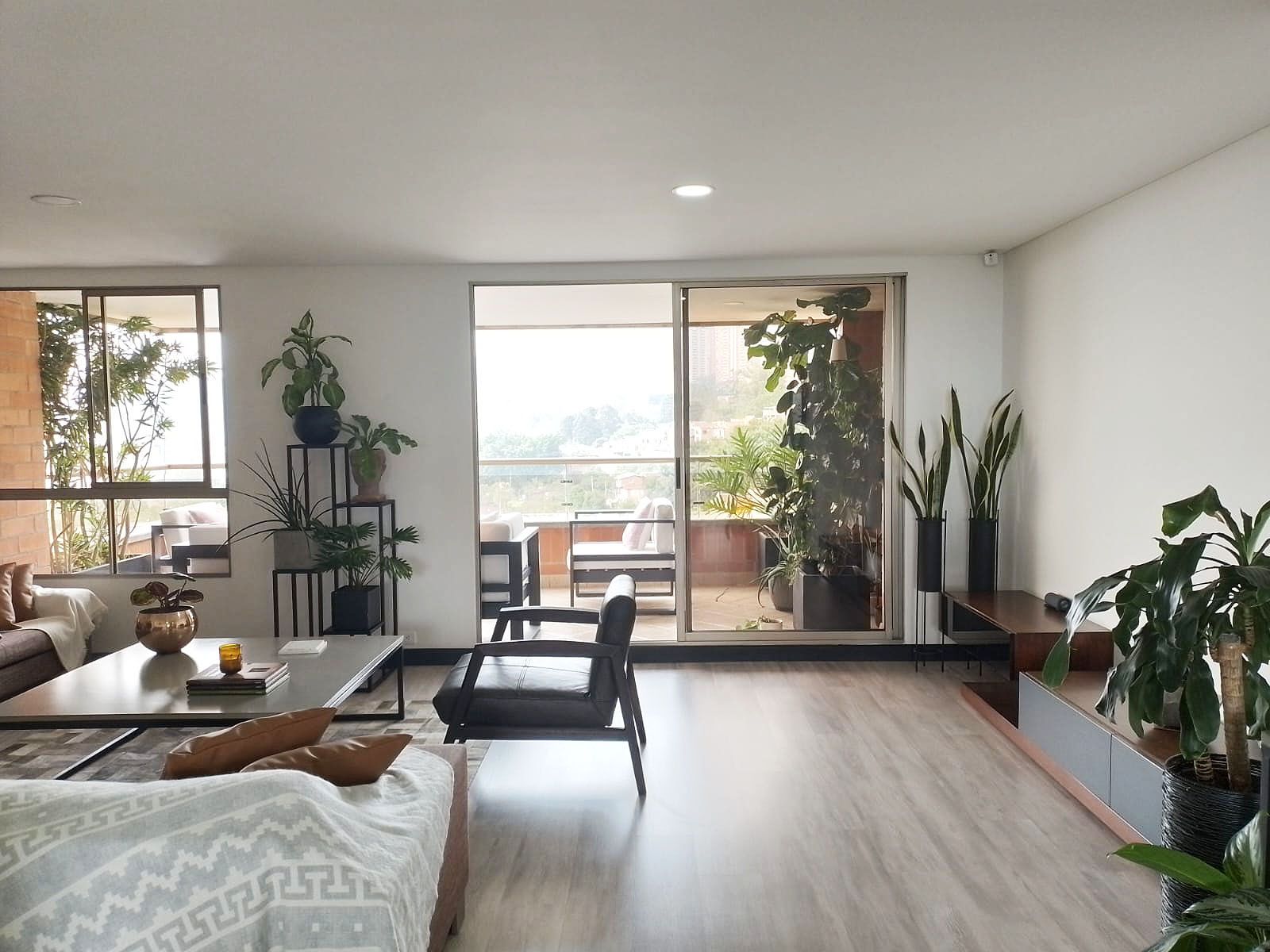Apartamento en arriendo Antioquia Medellín Los Balsos No2 186 m2 Habitaciones 3 Baños 6 Garajes 3 Precio $12300000