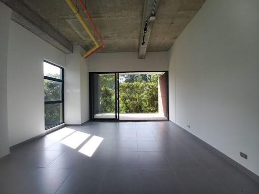Oficina en arriendo Antioquia Envigado Envigado 131 m2 Habitaciones 0 Baños 2 Garajes 2 Precio $10200000