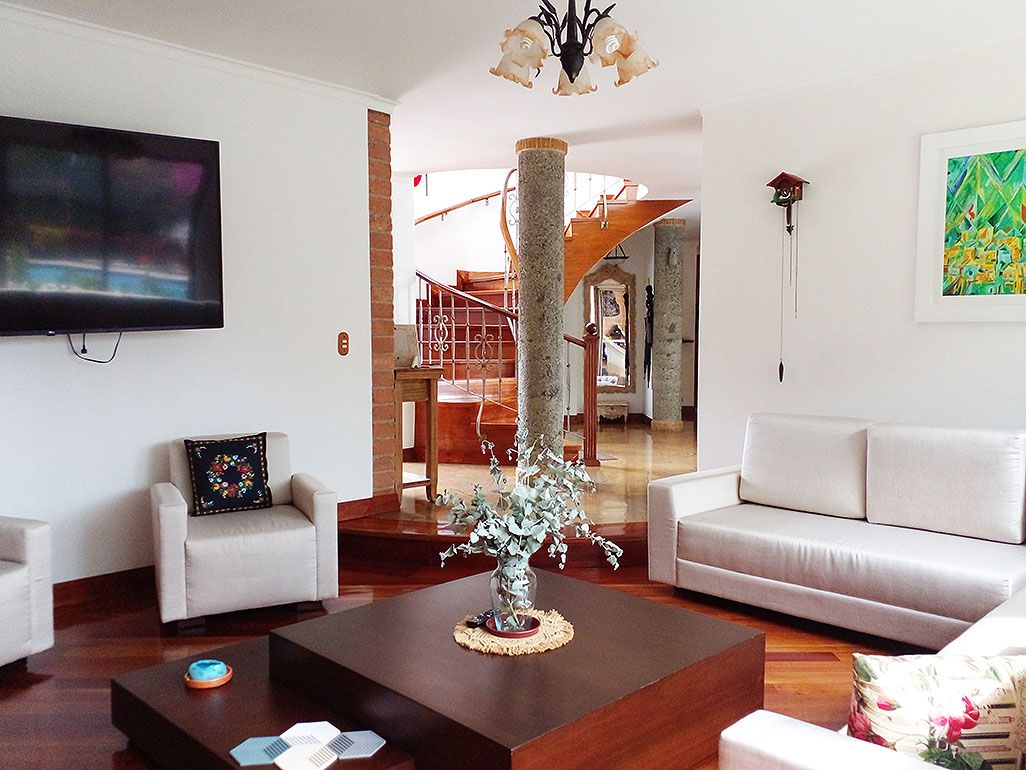 Casa en venta Antioquia Envigado Zona Centro 400 m2 Habitaciones 3 Baños 6 Garajes 10 Precio $2600000000