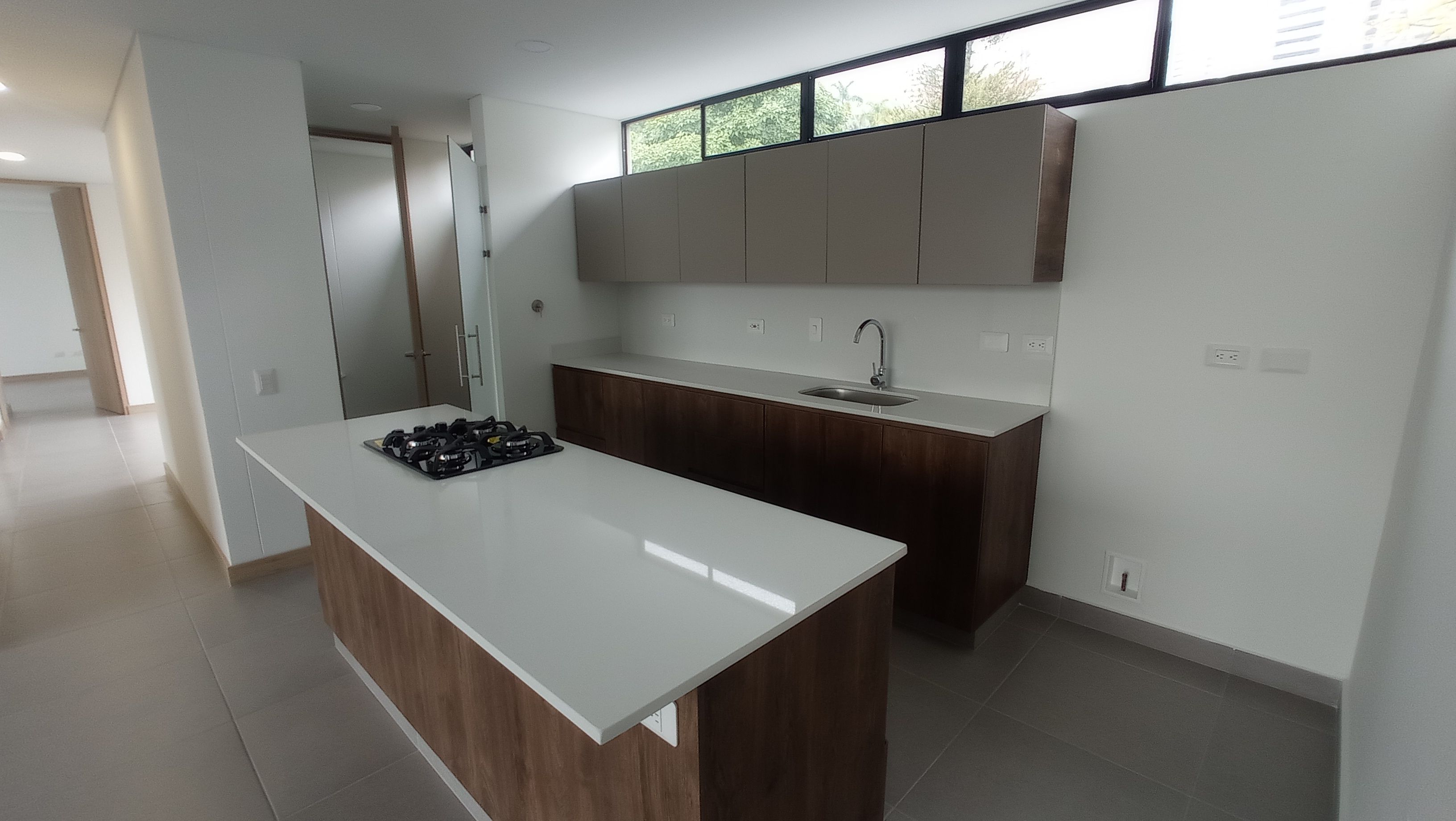 Apartamento en arriendo Antioquia Medellín El Tesoro 126 m2 Habitaciones 3 Baños 4 Garajes 2 Precio $7700000