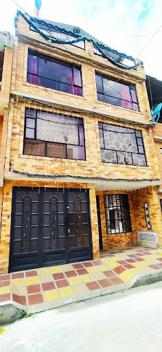 Casa en venta Cundinamarca Mosquera Ub Alicante 325 m2 Habitaciones 10 Baños 6 Garajes 2 Precio $750000000