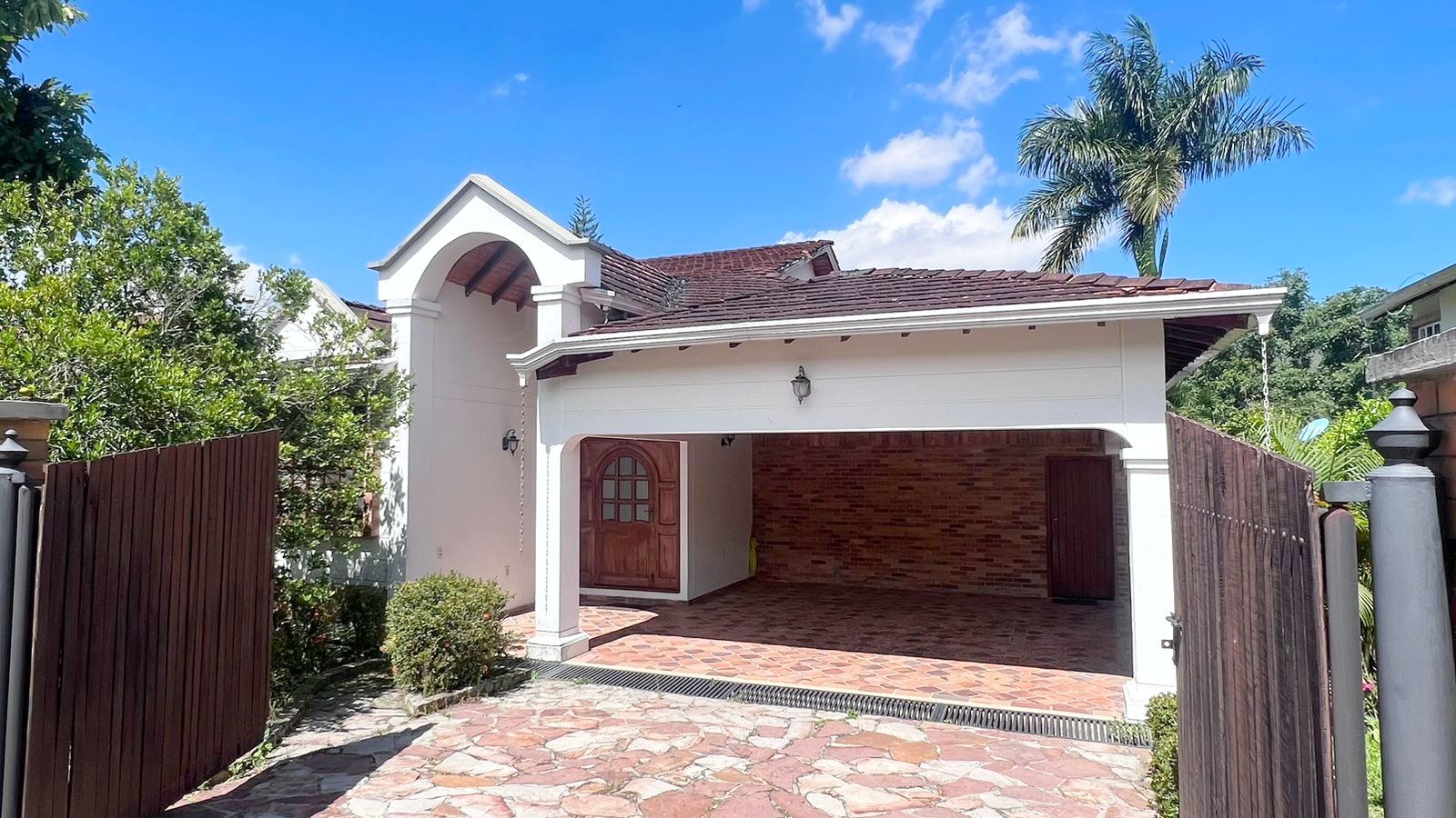 Casa en arriendo Santander Piedecuesta Otros 350 m2 Habitaciones 3 Baños 4 Garajes 3 Precio $5000000