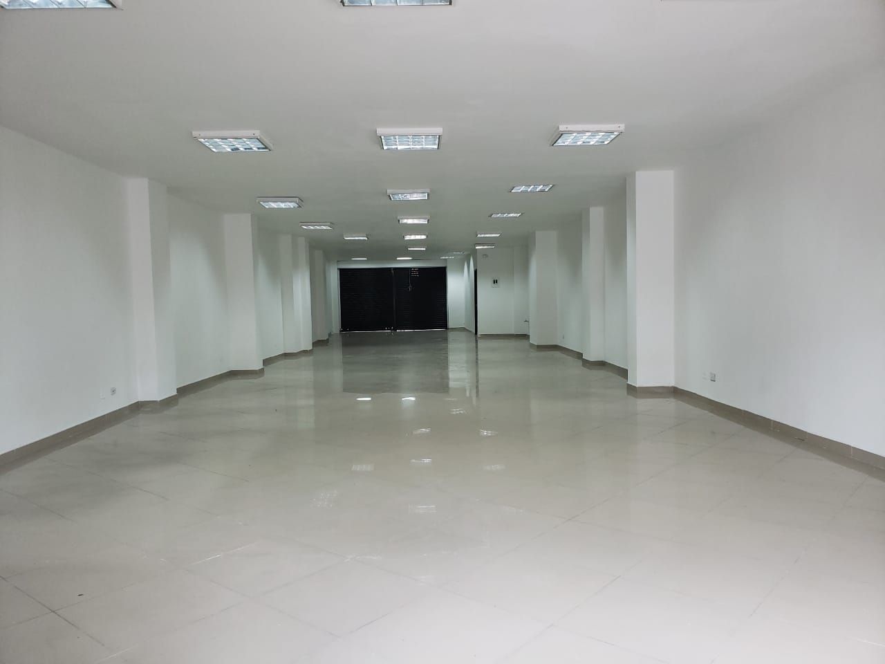 Local en venta Antioquia Sabaneta Calle Del Banco 205 m2 Habitaciones 0 Baños 0 Garajes 1 Precio $1980000000