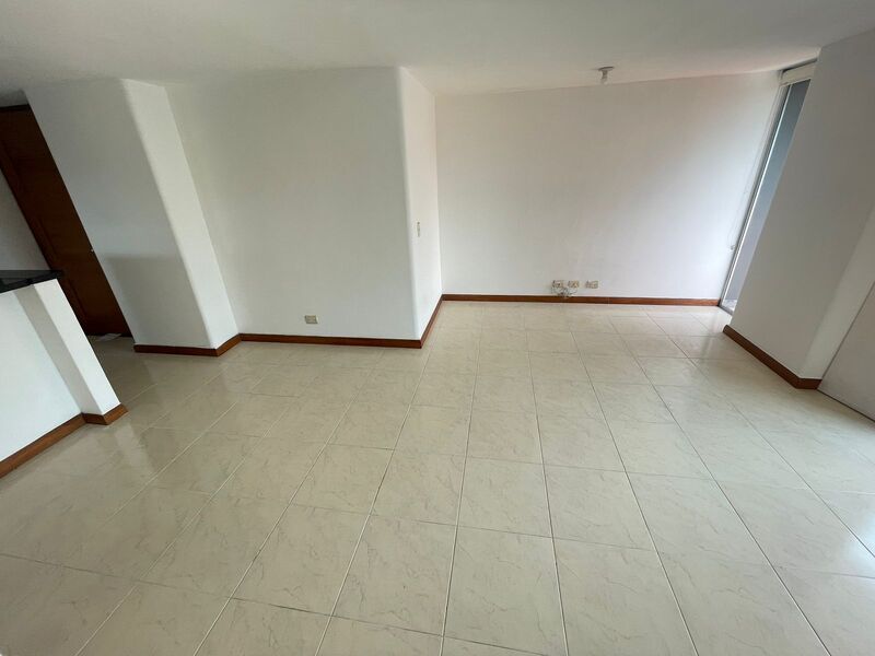 Apartamento en arriendo Antioquia Envigado Uribe Ángel 92 m2 Habitaciones 3 Baños 2 Garajes 2 Precio $4300000
