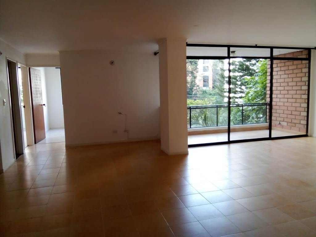 Apartamento en arriendo Antioquia Medellín Urbanizacion El Futuro 137 m2 Habitaciones 3 Baños 2 Garajes 3 Precio $4300000