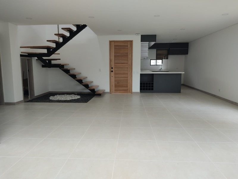 Casa en venta Antioquia Rionegro San Antonio 220 m2 Habitaciones 4 Baños 8 Garajes 3 Precio $1150000000