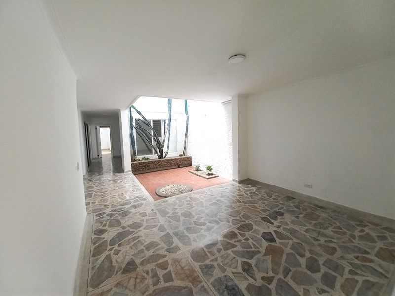 Casa en arriendo Antioquia Medellín Estadio 320 m2 Habitaciones 5 Baños 6 Garajes 3 Precio $6000000