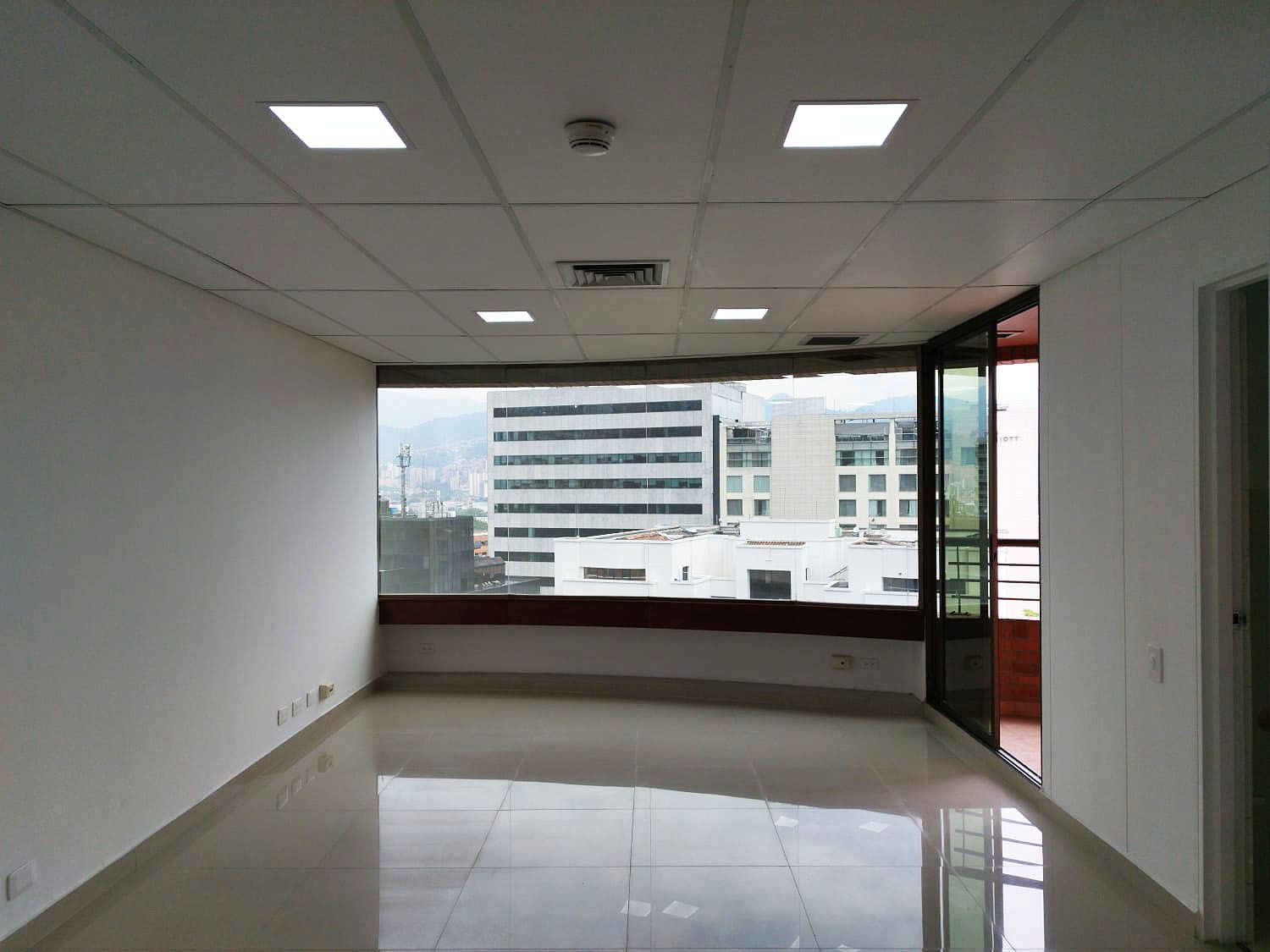 Oficina en arriendo Antioquia Medellín Alejandria 33 m2 Habitaciones 0 Baños 0 Garajes 2 Precio $2500000