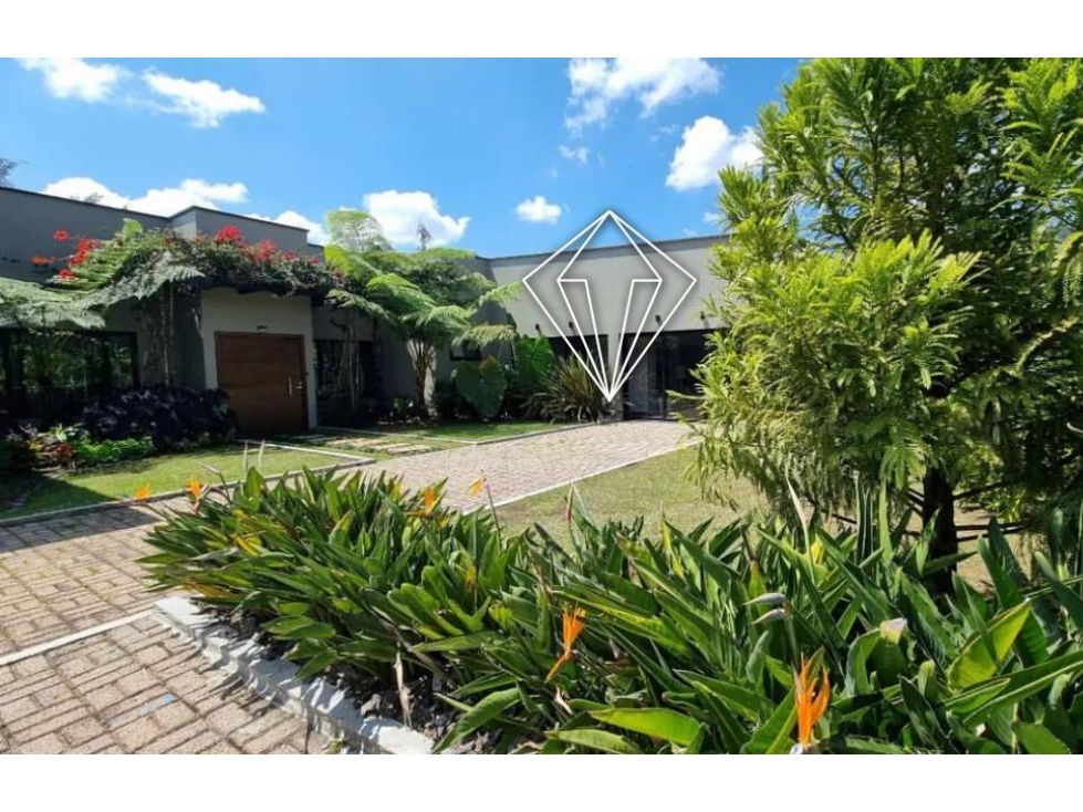 Finca en venta Antioquia La Ceja La Ceja 330 m2 Habitaciones 4 Baños 6 Garajes 5 Precio $2600000000