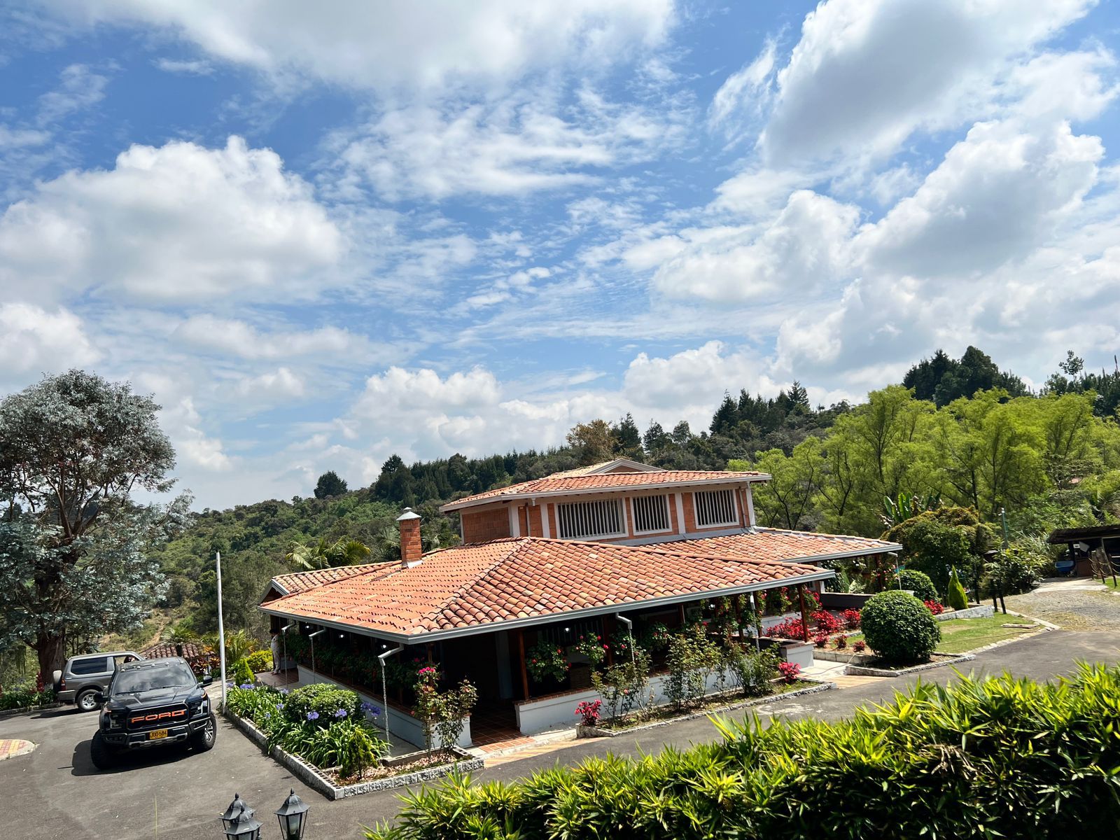 Casa Campestre en arriendo o venta Antioquia Guarne Guarne 16000 m2 Habitaciones 4 Baños 6 Garajes 8 Precio venta $3650000000 Precio arriendo $18000000