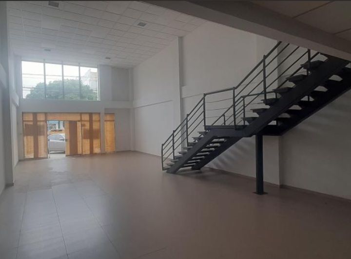 Local en arriendo Valle Del Cauca Cali Junín 450 m2 Habitaciones 0 Baños 2 Garajes 4 Precio $9000000