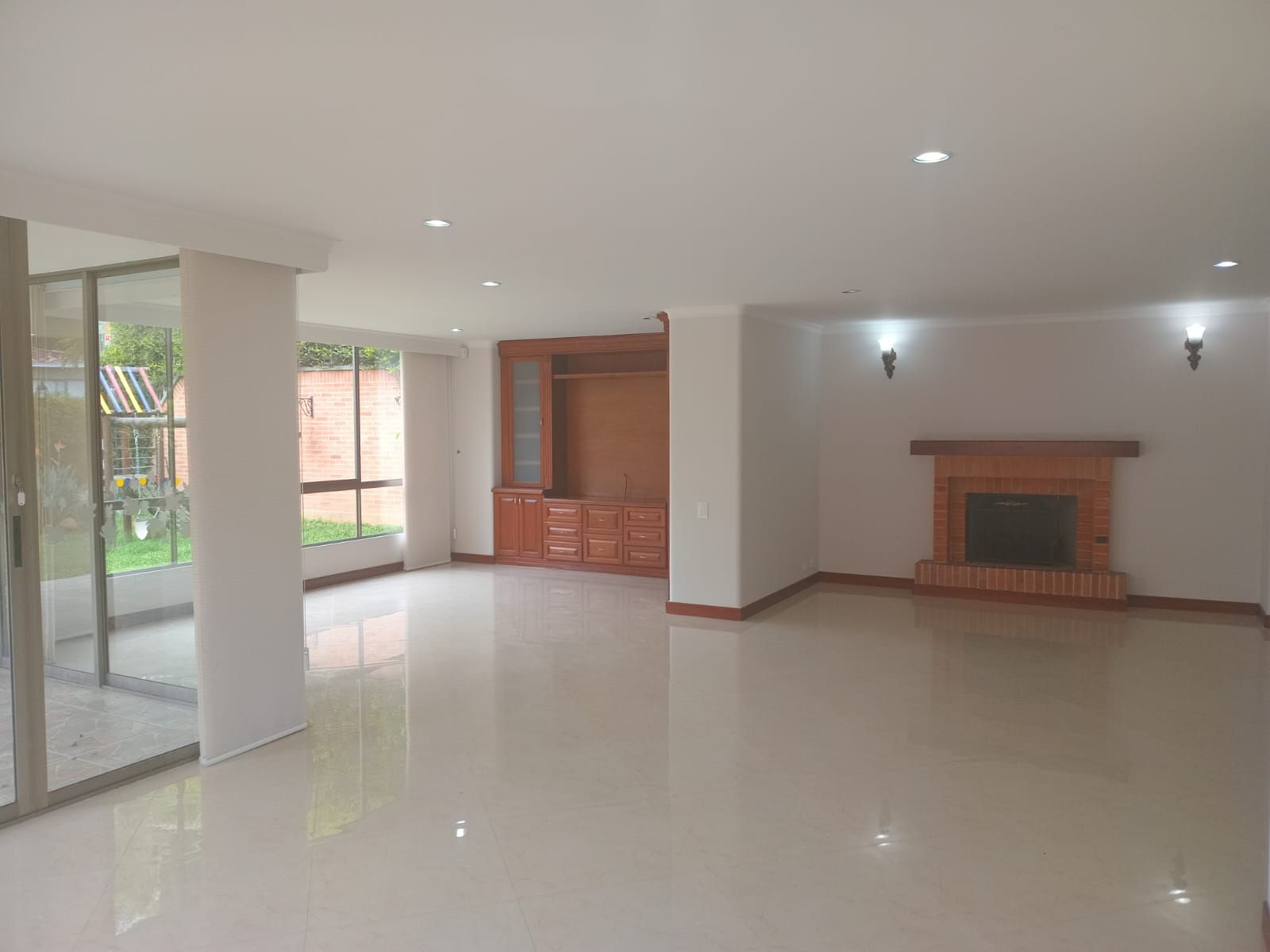 Casa en arriendo Antioquia Envigado Zúñiga 317 m2 Habitaciones 3 Baños 6 Garajes 4 Precio $12500000