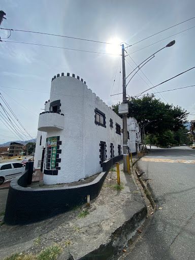 Casa en venta Antioquia Medellín Manrique Central No1 200 m2 Habitaciones 7 Baños 2 Garajes 1 Precio $800000000