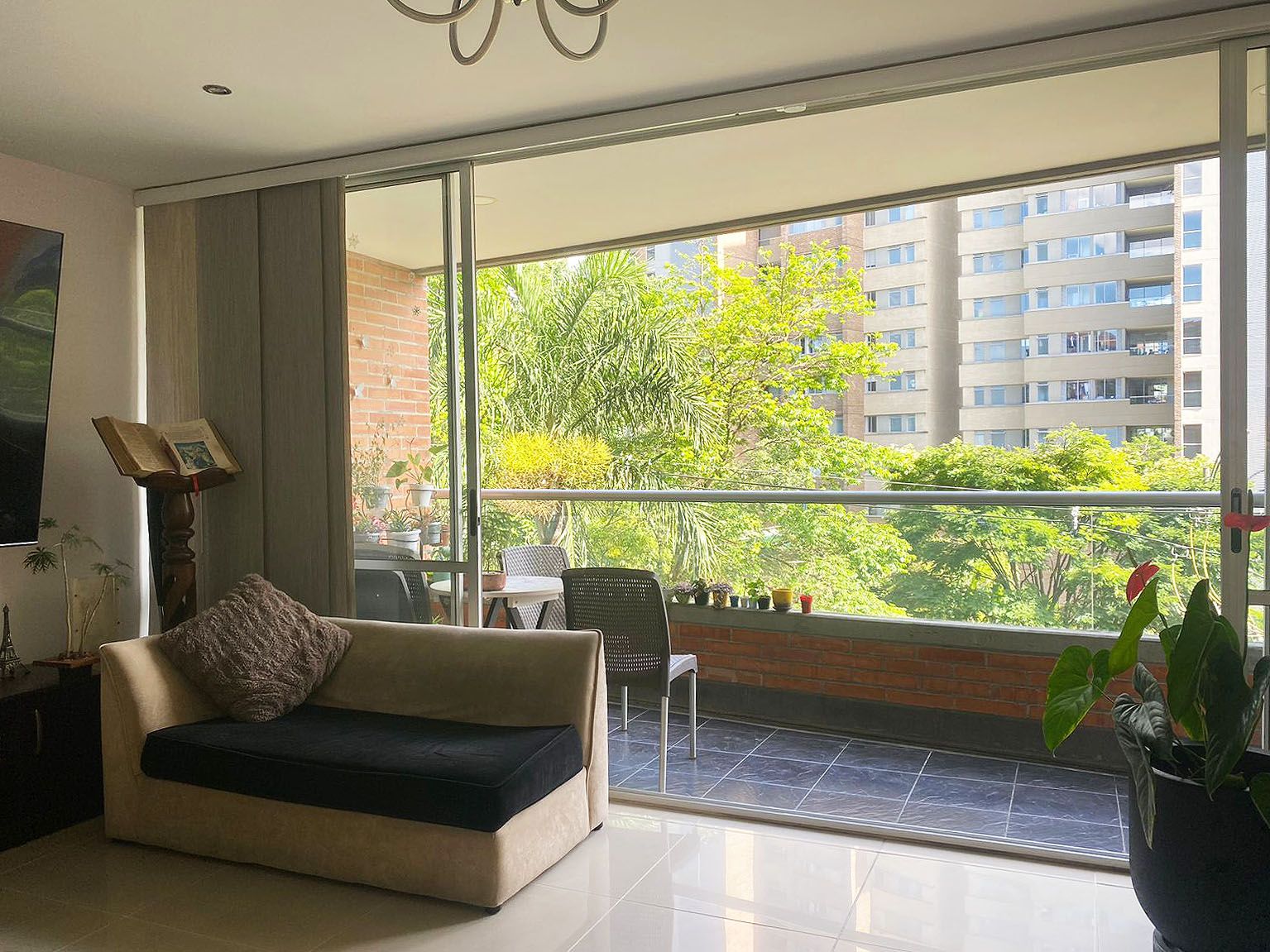 Apartamento en arriendo Antioquia Envigado Zúñiga 150 m2 Habitaciones 3 Baños 6 Garajes 3 Precio $6800000