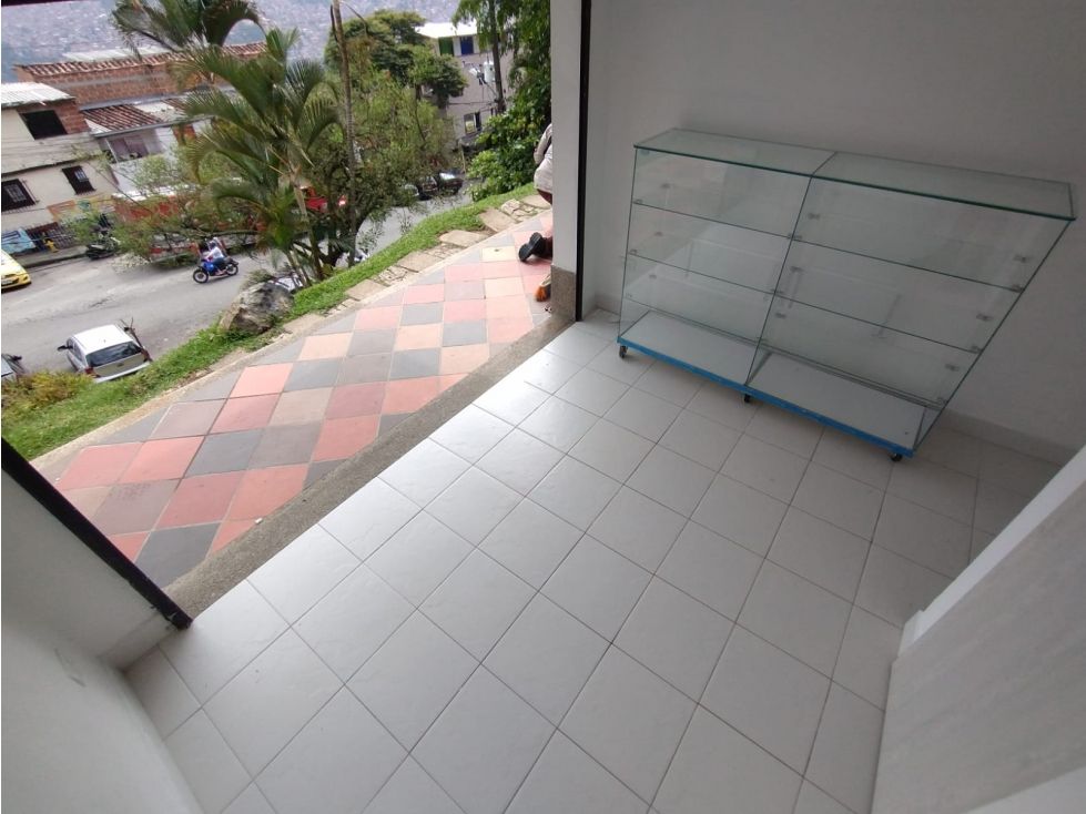 Local en arriendo Antioquia Medellín Bombona No2 15 m2 Habitaciones 0 Baños 0 Garajes 1 Precio $800000