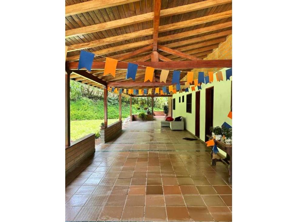 Finca en arriendo o venta Antioquia Rionegro El Porvenir 500 m2 Habitaciones 9 Baños 8 Garajes 2 Precio venta $3000000000 Precio arriendo $15000000