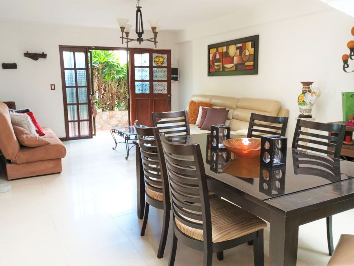 Casa en arriendo Antioquia Medellín Alejandria 256 m2 Habitaciones 3 Baños 4 Garajes 3 Precio $9200000