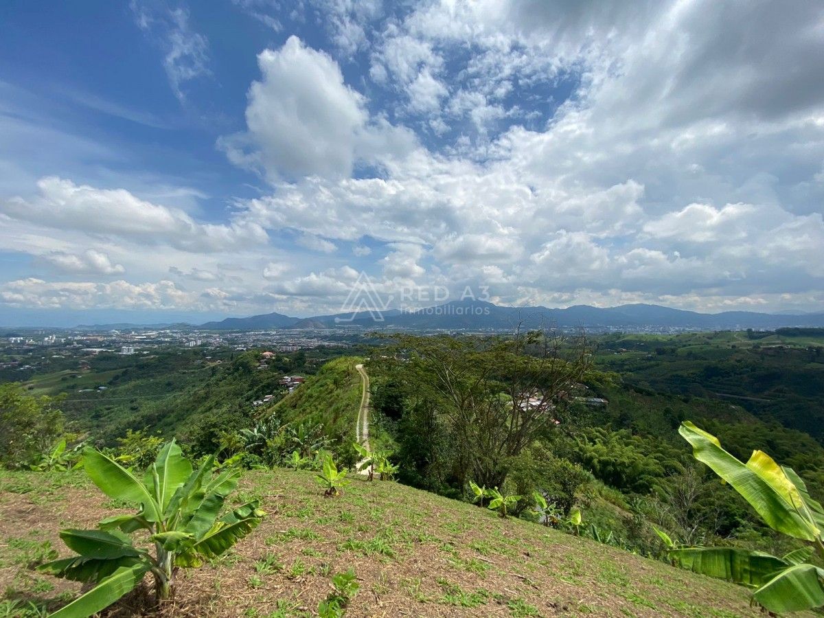 Finca en venta Risaralda Pereira Pereira 22000 m2 Habitaciones 3 Baños 0 Garajes 2 Precio $1100000000