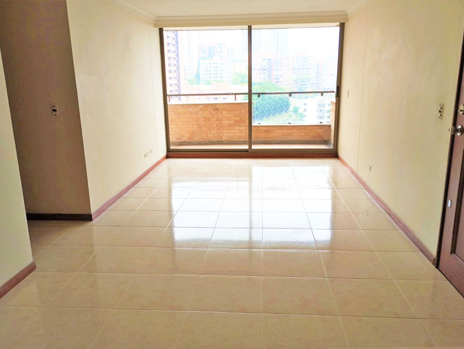 Apartamento en arriendo Antioquia Medellín Alejandria 112 m2 Habitaciones 3 Baños 4 Garajes 3 Precio $4700000